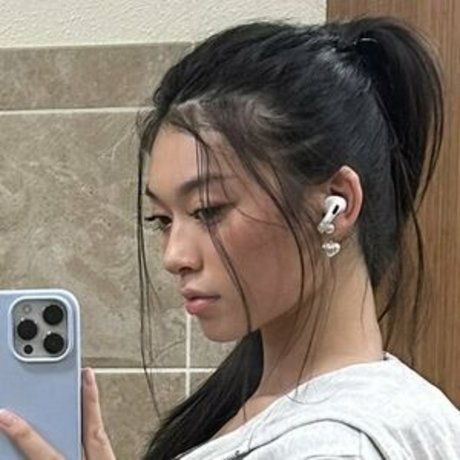 GoddessKera model free photos