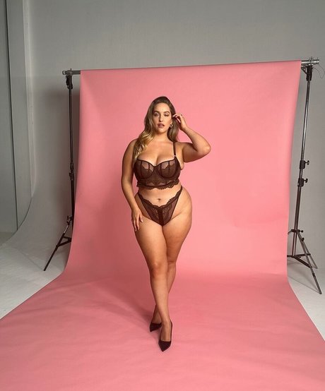 Joann Van Den Herik model free pic