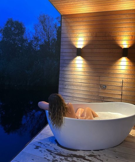 Joann Van Den Herik free star photos