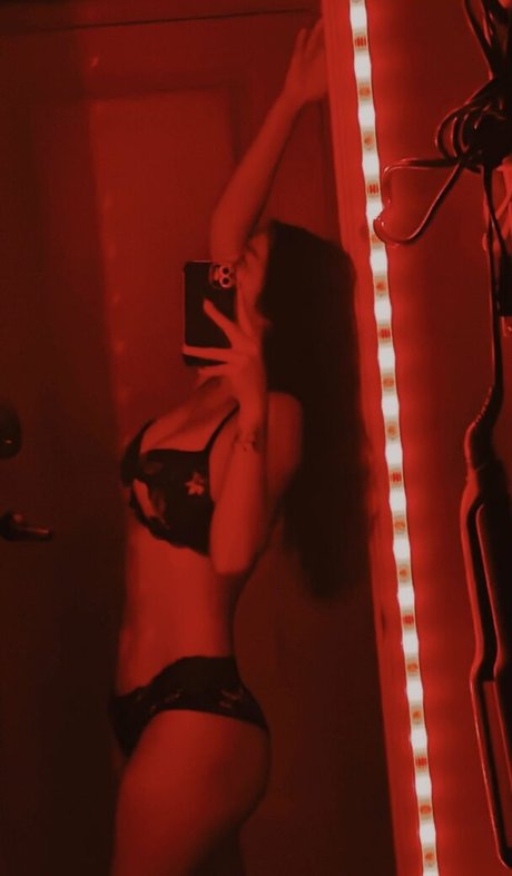 Nizhoni Begaye pornstar hd image