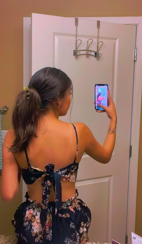 Nizhoni Begaye exclusive model img