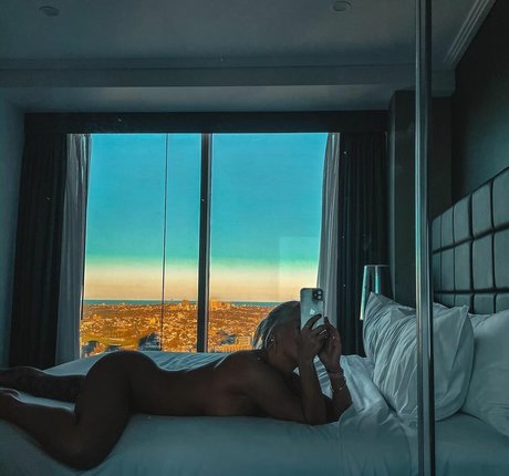 Billie Loves model nude pictures