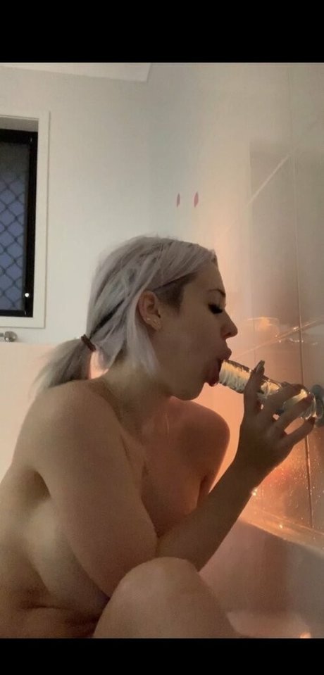 Billie Loves pornstar top image