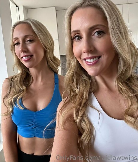 Laidlawtwins star top pic