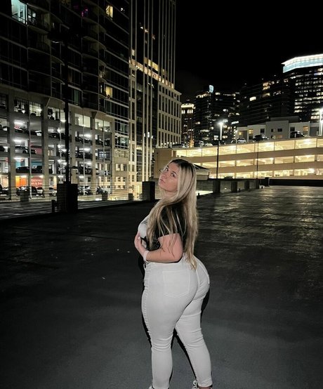 Simplylindzz model art pics