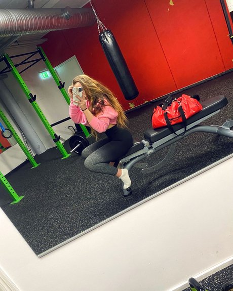 Ronjalexandra model exclusive img