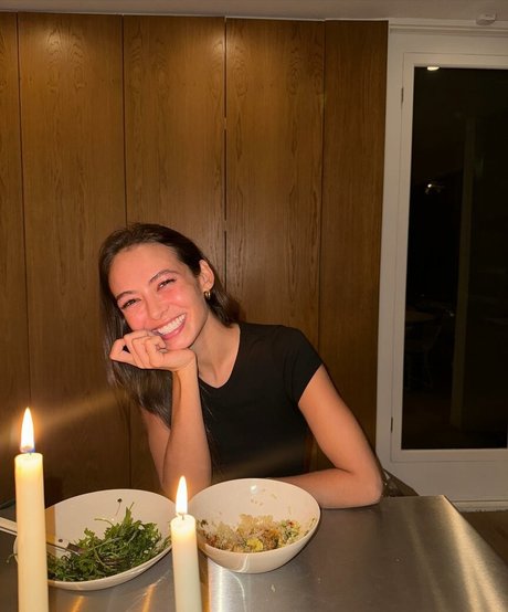 Emily Oberg hot model photos