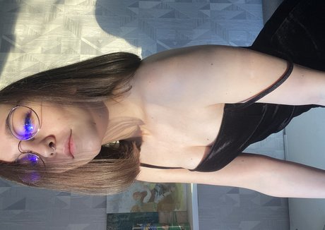 sonya me model hot pic