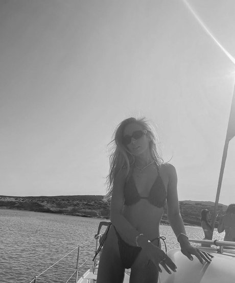 Nicola Hughes model images