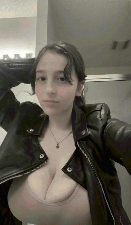 BustyMor N pornstar free photo