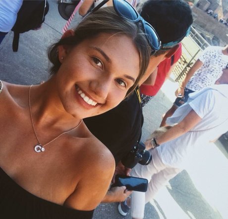 Sierra Bate hd pornstar pictures