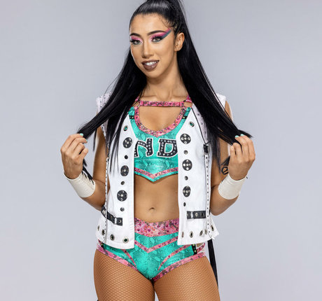 Indi Hartwell exclusive star photos