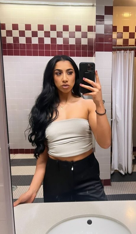 Indi Hartwell sexy actress image