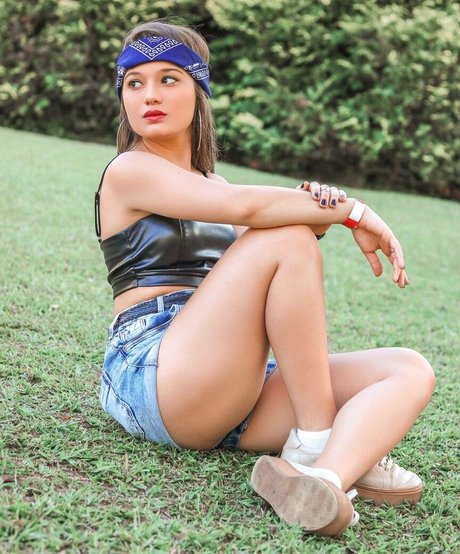 Karize Brum beautiful actress galleries