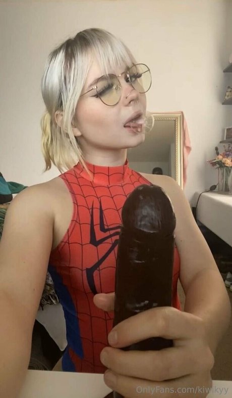 kiwikyy model hot photo