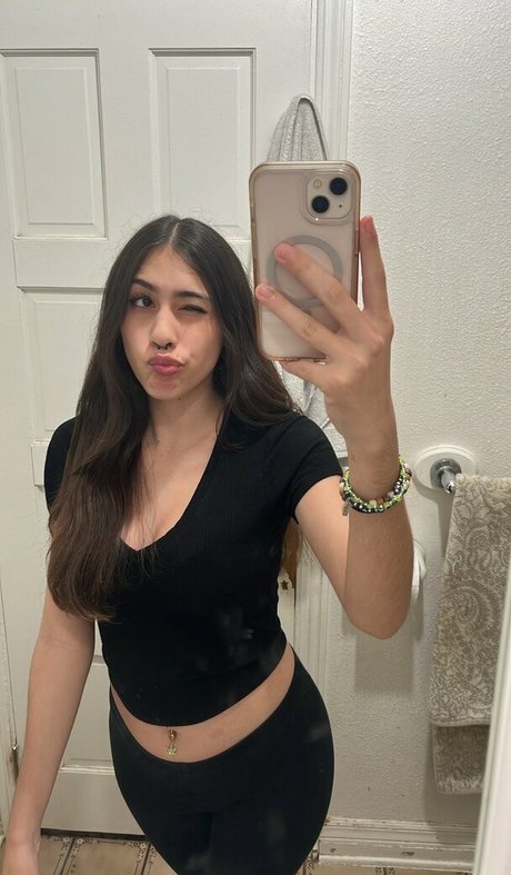 Alldaypariss model nude pics