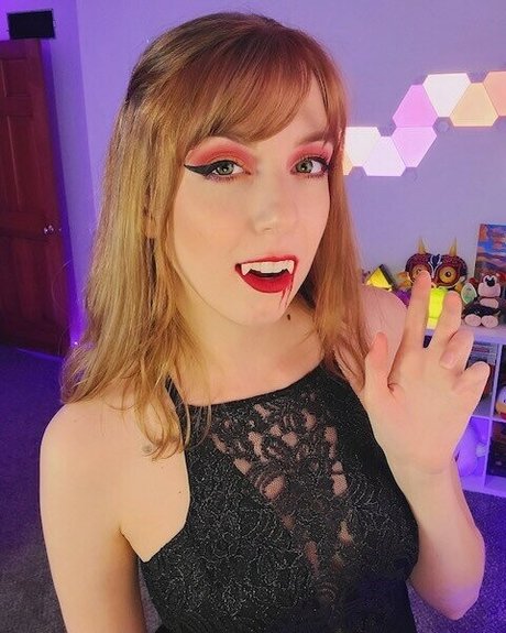 MaryMajora model hot img