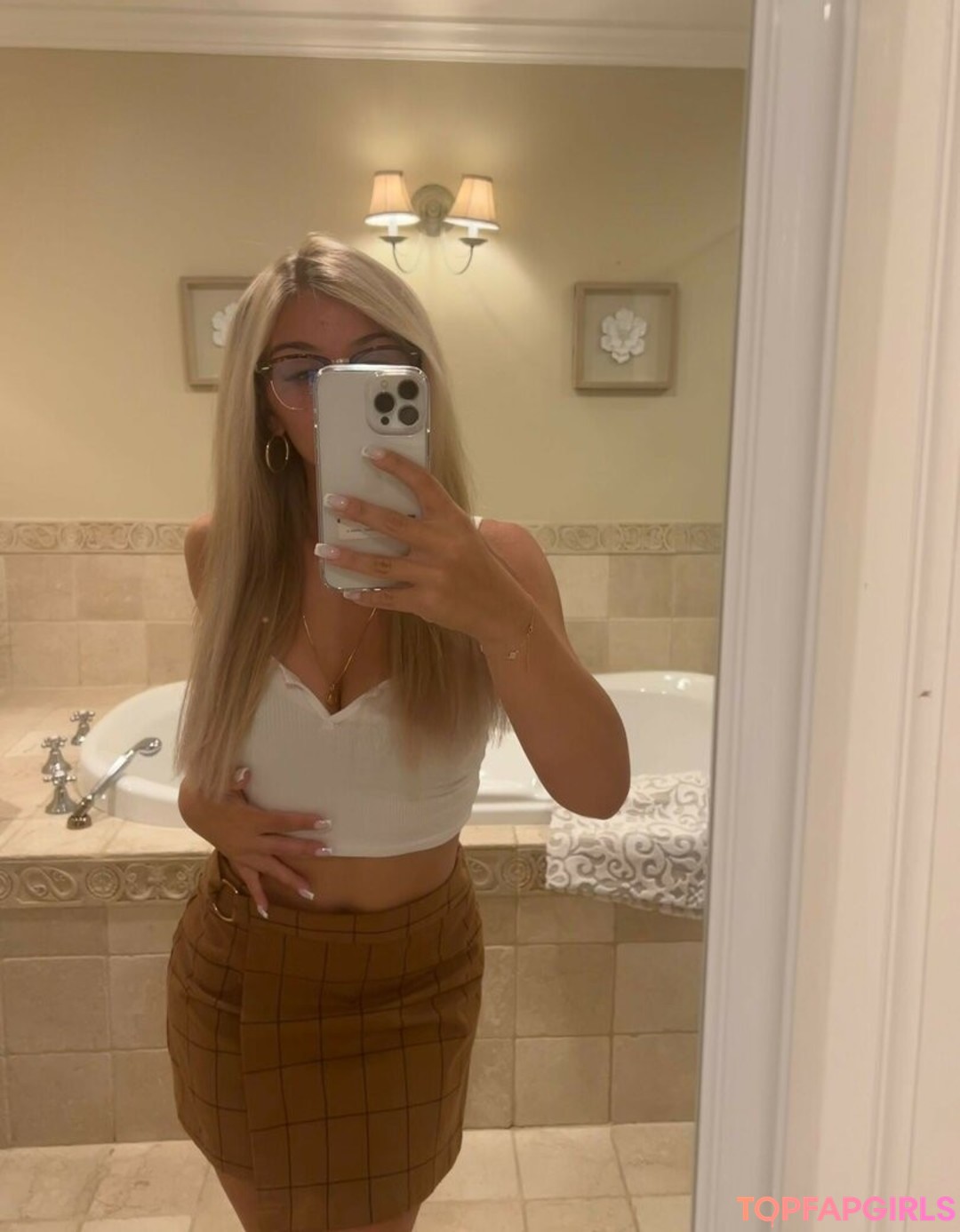 Lyndalessandro pornographic model gallery