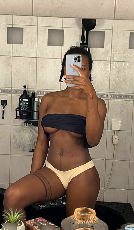 a desuwa__ pornstar erotic pic