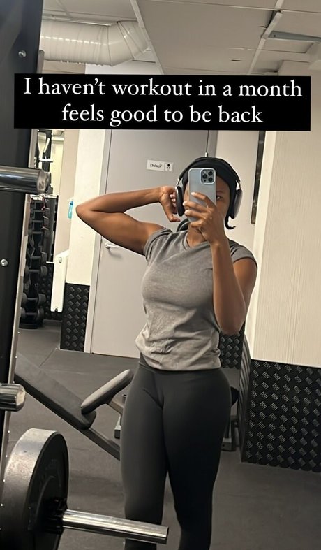 a desuwa__ free actress image