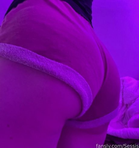 Sessis hot star images