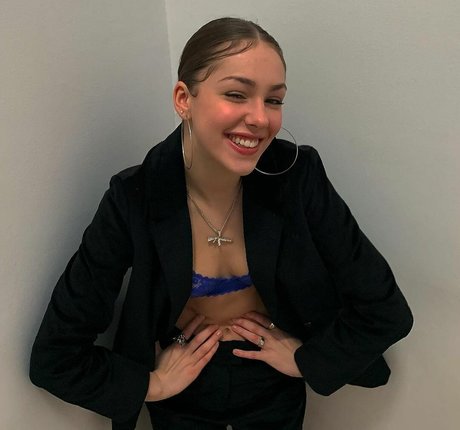 Eloise Webb star beautiful pics