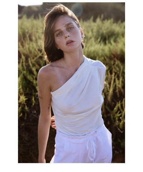 Yali Hoizzner model sexy pics