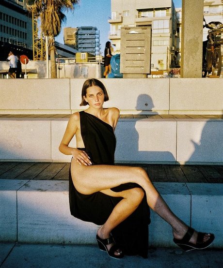 Yali Hoizzner model high quality archive