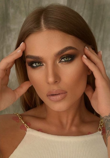 Julia Wind perfect actress image