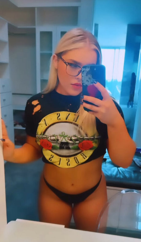 Kiana Daigneault art star gallery