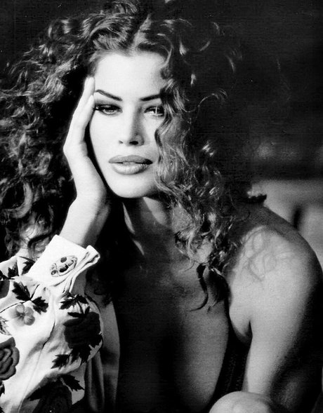 Carre Otis model high quality photos
