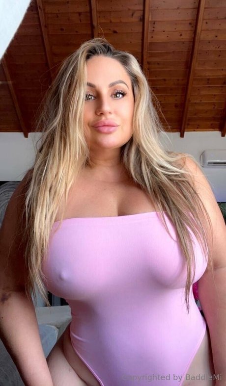 baddiemi hot actress img