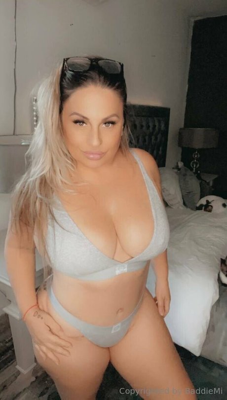 baddiemi nude model picture