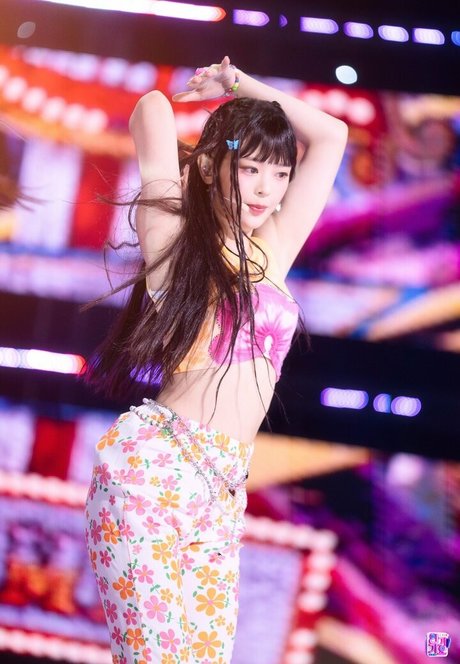 Hanni Pham sexy pornstar gallery