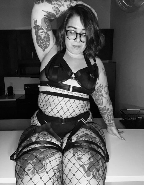 Stepstool Sarah hot actress picture