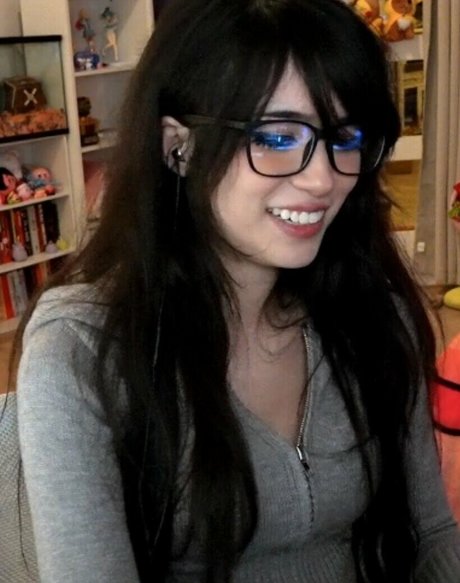 Emiru naked actress gallery