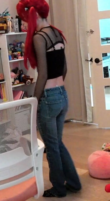 Emiru model sexy images