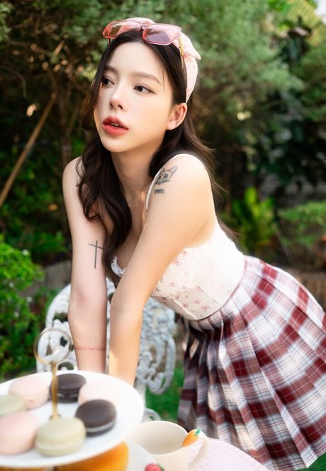 Nardear Montgod sexy model photos