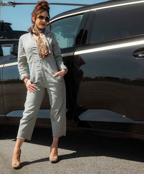 Erin Karpluk adult model picture