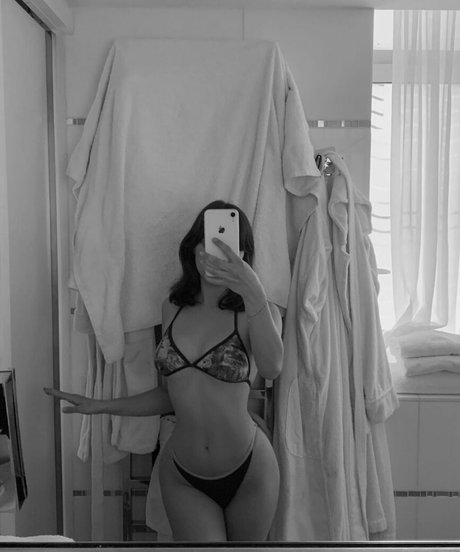 Maelys model xxx pic