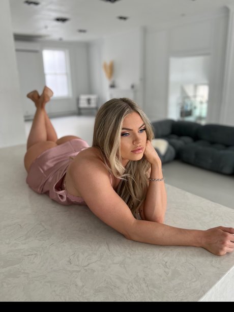 Kristen Conger_ perfect model images