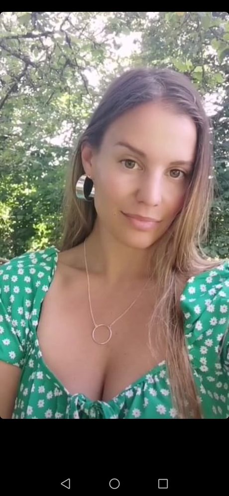 Ewenae pornographic model pic