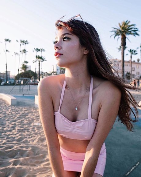 Melodi Flack_ hot model gallery