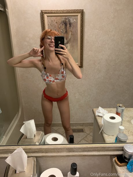 Rooshibi model beautiful photo