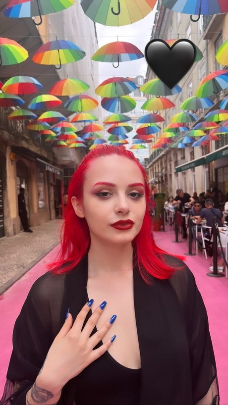 Doga Lamper_ pornographic model picture