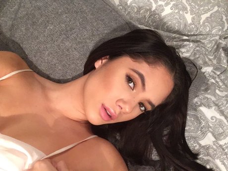 Saoirse Alicia Behzadi_ model pornographic image