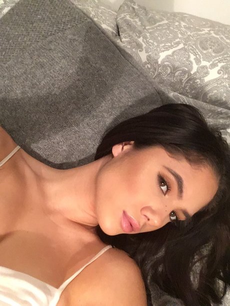 Saoirse Alicia Behzadi_ star sex photo