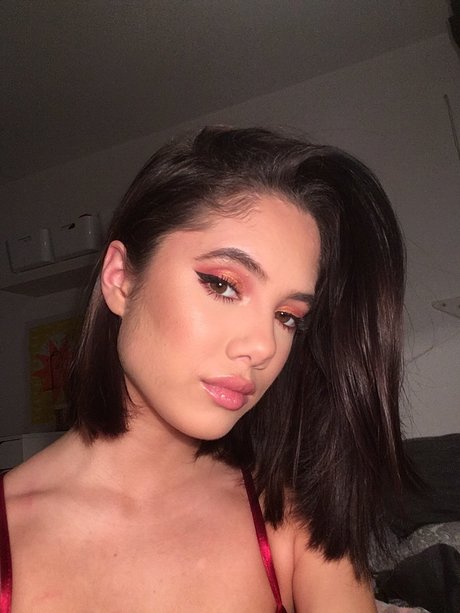 Saoirse Alicia Behzadi_ star pretty images