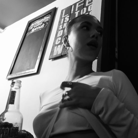 Saoirse Alicia Behzadi_ free star picture