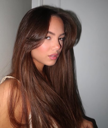 Saoirse Alicia Behzadi_ model nude picture